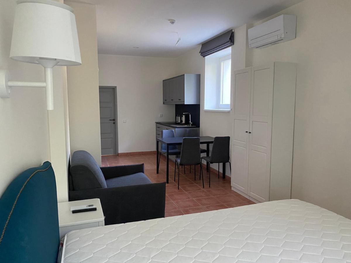 Dvi Nidos Hotel Bagian luar foto